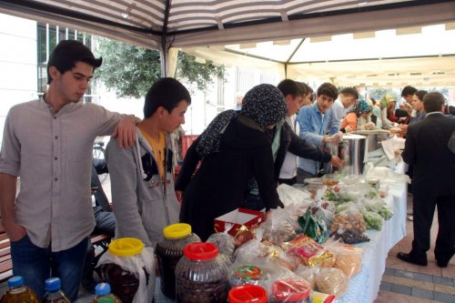 İmam Hatip Öğrencileri Kermes Düzenledi