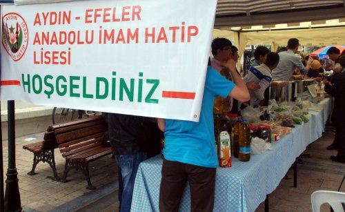 İmam Hatip Öğrencileri Kermes Düzenledi