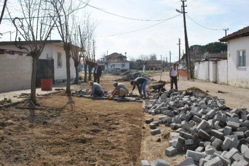 İncirliova’da yollar çamurdan kurtuluyor