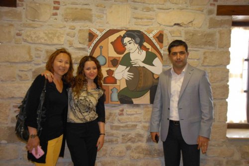 İranlı Bayan Ressam, Kuşadası'nda Sergi Açtı