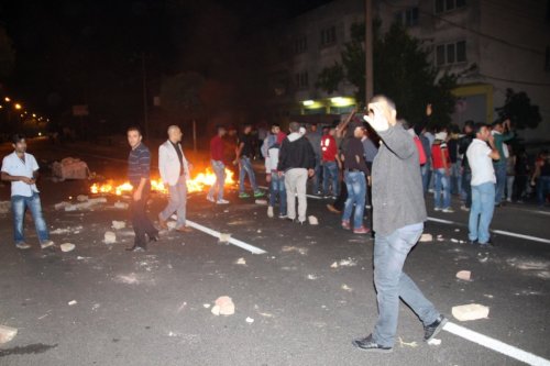 IŞİD Protestosu: Aydın-Denizli Karayolu Barikatla Kapatıldı