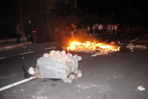 IŞİD Protestosu: Aydın-Denizli Karayolu Barikatla Kapatıldı