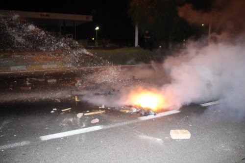 IŞİD Protestosu: Aydın-Denizli Karayolu Barikatla Kapatıldı