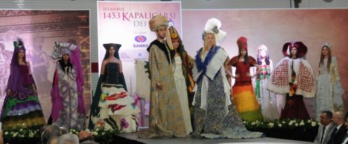 'İstanbul 1453 Kapalı Çarşı' Temalı Defile