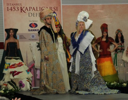 'İstanbul 1453 Kapalı Çarşı' Temalı Defile