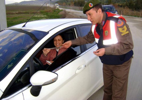 Jandarmadan 08 Mart’ta Kadınlara Anlamlı Karşılama