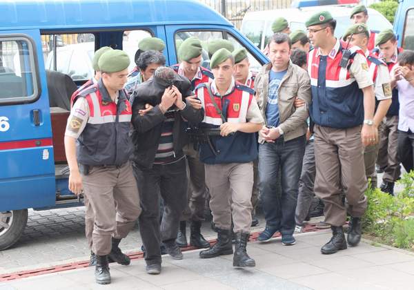 kart-dolandiricilari-adliyeye-sevk-edildi-(3).jpg