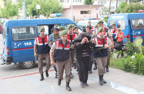 kart-dolandiricilari-adliyeye-sevk-edildi-(4).jpg