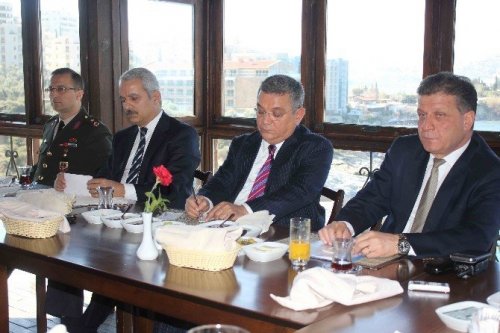 Kaymakam Aksoy’dan basın mensuplarına kahvaltı