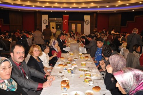Kaymakamı Okur, Engellilerle Yemekte Buluştu