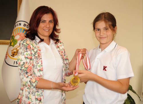 Kazandığı Madalyayı Başkan Çerçioğlu’na Hediye Etti