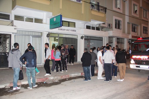 kiz-yurdunda-yangin-panigi-(12).jpg
