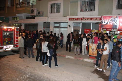 kiz-yurdunda-yangin-panigi-(8).jpg