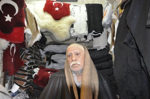 Koyun Postundan Türk Bayrağı