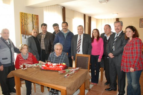 Kubaliç ve Ekibinden Huzurevine Ziyaret