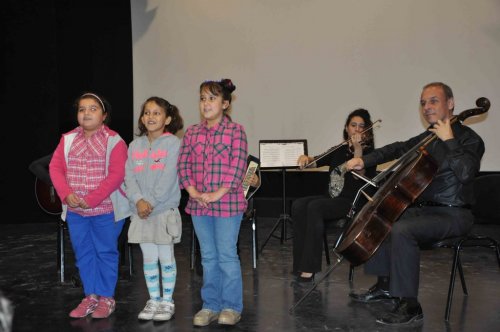 Kuşadası Belediyesi Çocuklar İçin Müzik Dinletisi Düzenledi