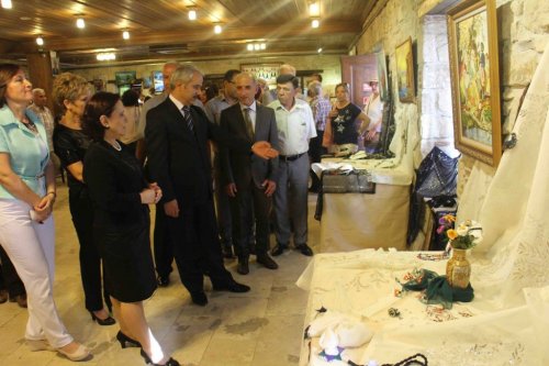 Kuşadası Halk Eğitim Merkezi, Yıl Sonu Sergisi Açtı
