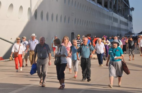 Kuşadası’na 10 Bin Turist Giriş Yaptı
