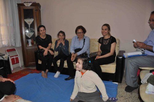 Kuşadası’nda 4 engelli vatandaşa tekerlekli sandalye hediye edildi