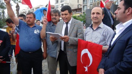 Kuşadası’nda Bayrak Yürüyüşü