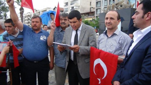 Kuşadası’nda Bayrak Yürüyüşü