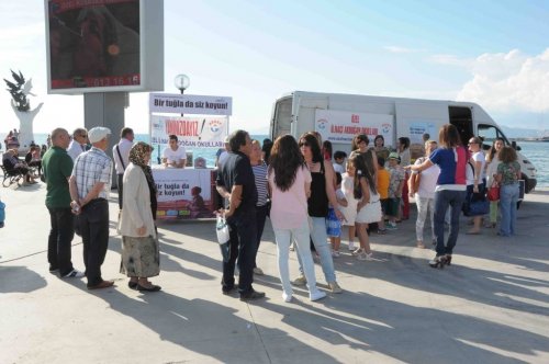 Kuşadası'nda Bir Tuğla’da Sen Koy Kampanyası Düzenlendi