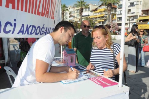 Kuşadası'nda Bir Tuğla’da Sen Koy Kampanyası Düzenlendi