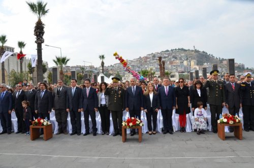Kuşadası’nda Cumhuriyet Bayramı Kutlandı