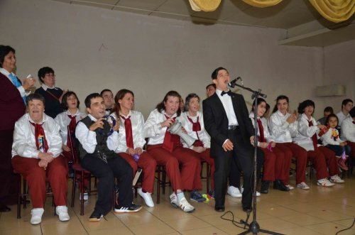 Kuşadası’nda Engelliler Hem Eğlendi Hem Eğlendirdi