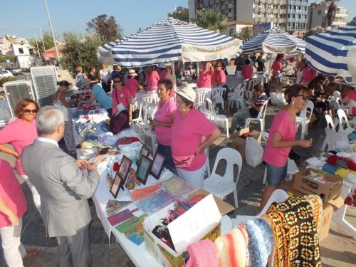 Kuşadası’nda Engelliler Yararına Kermes Düzenlendi