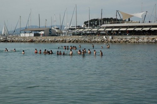 Kuşadası’nda Hafta Sonu Plaj Keyfi