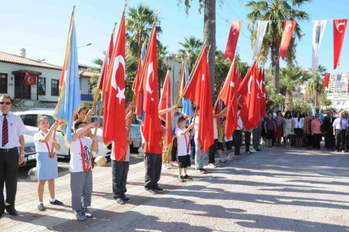 Kuşadası’nda İlköğretim Haftası Kutlamaları