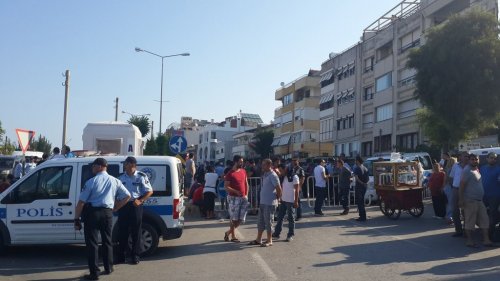 Kuşadası’nda Pazarcılar İsyan Etti, Tekstil Pazarı Açılamadı
