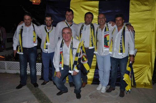 Kuşadası’nda Sarı Lacivert Gece