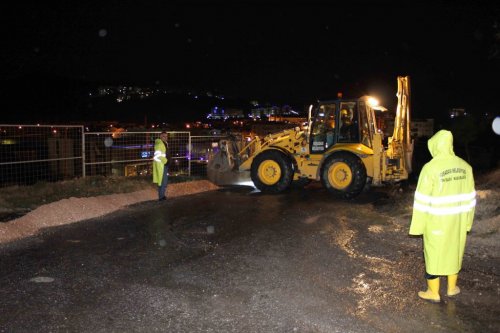 Kuşadası’nda Toprak Kayması Tehlikesi Büyüyor