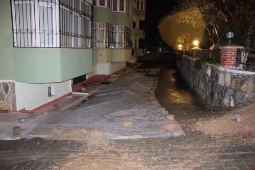 Kuşadası’nda Toprak Kayması Tehlikesi Büyüyor