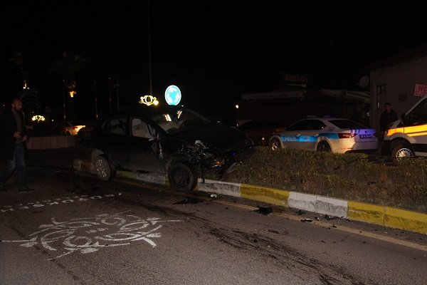 kusadasinda-trafik-kazasi-1-yarali-94245-9e0be90ccd94f2525650f2db95dfb490.jpeg