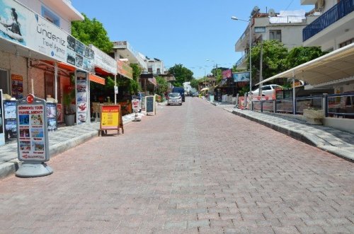 Kuşadası’nda Yol Yapım Çalışmaları