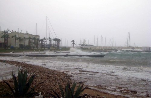 Lodos, Didim Sahillerinde Ekisini Sürdürüyor