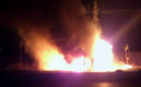LPG’Lİ OTOMOBİL BOMBA GİBİ PATLAYIP CAYIR CAYIR YANDI