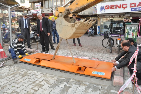 nazilli’de-cop-konteynerleri-yeraltina-aliniyor-(3).jpg