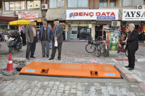nazilli’de-cop-konteynerleri-yeraltina-aliniyor-(4).jpg