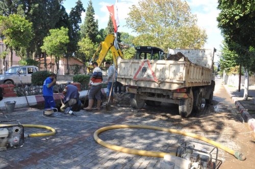 Nazilli Belediyesi ASKİ Ekiplerine Destek Oluyor