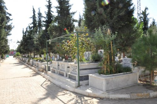 Nazilli Belediyesi Mezarlıkları Bayrama Hazırladı