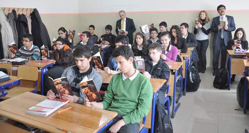 nazilli-fen-lisesi-kitap-okuyor-(7).jpg