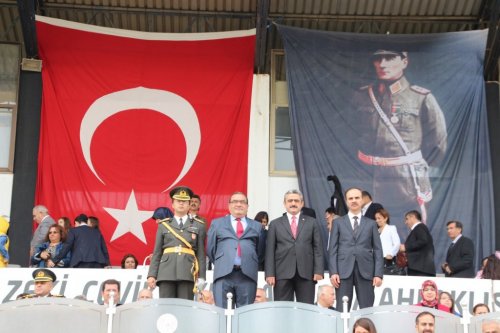 Nazilli’de 29 Ekim Coşkusu Buruk Kutlandı