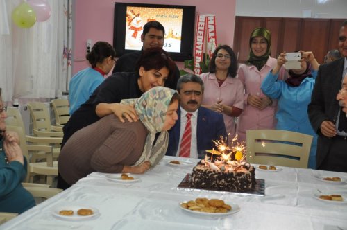 Nazilli'de Alzheimer hastaları yeni yılı birlikte karşıladı