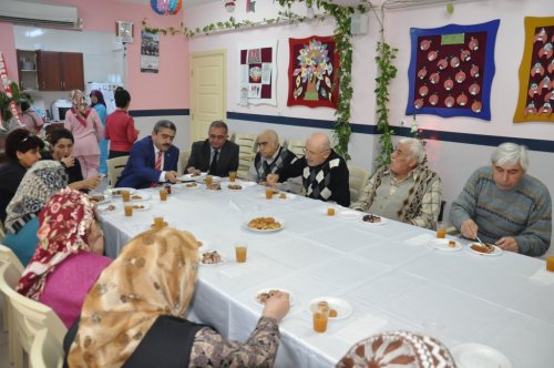 Nazilli'de Alzheimer hastaları yeni yılı birlikte karşıladı