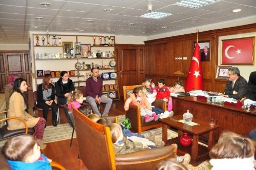 Nazilli’de anaokulu öğrencileri Başkan Alıcık'ı ziyaret etti