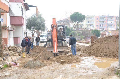 Nazilli'de Belediye ekipleri kötü kokuyu kaynağından giderdi